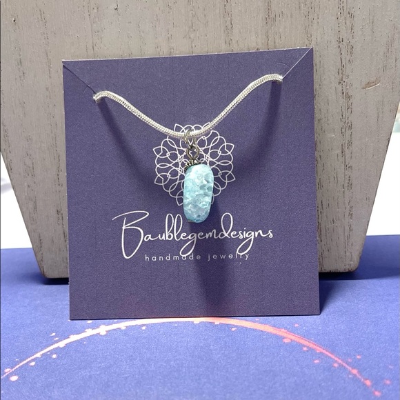 Beautiful Aquamarine Cracked Rock
Crystal Quartz & 18” silver plated Necklace - Picture 4 of 4